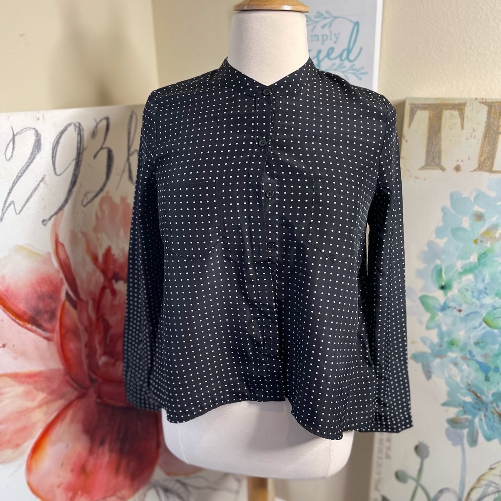 NWOT•Forever 21 silky high/low collarless blouse